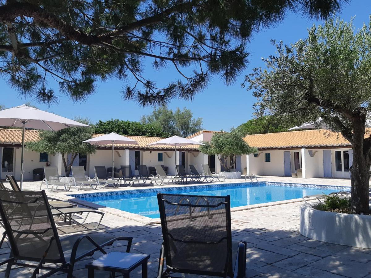 Mas De Calabrun Hotel Saintes-Maries-de-la-Mer Bagian luar foto
